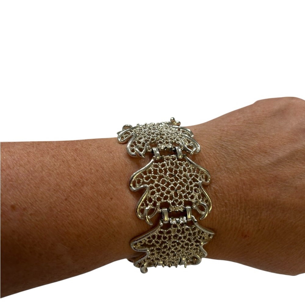 Sarah Coventry Frosted Leaves Silver Tone Bracelet